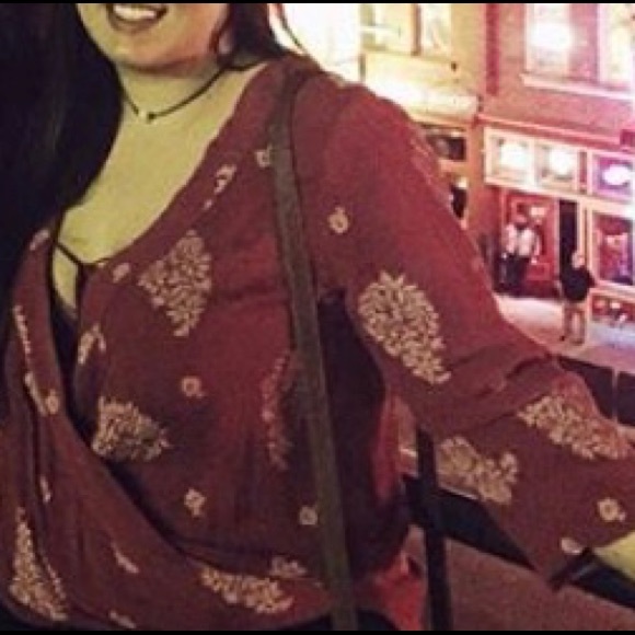 Patterned deep v-neck blouse with tie - Picture 4 of 4